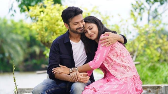 নির্মম রাজনীতির প্রেমময় গল্পে ইয়াশ-নীহা