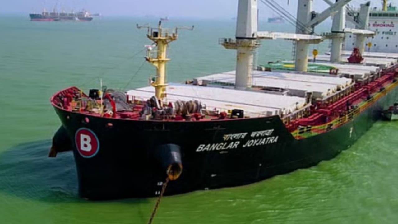 বাংলার জয়যাত্রা জাহাজকে হরমুজ প্রণালি পার হতে দিচ্ছে না ইরান