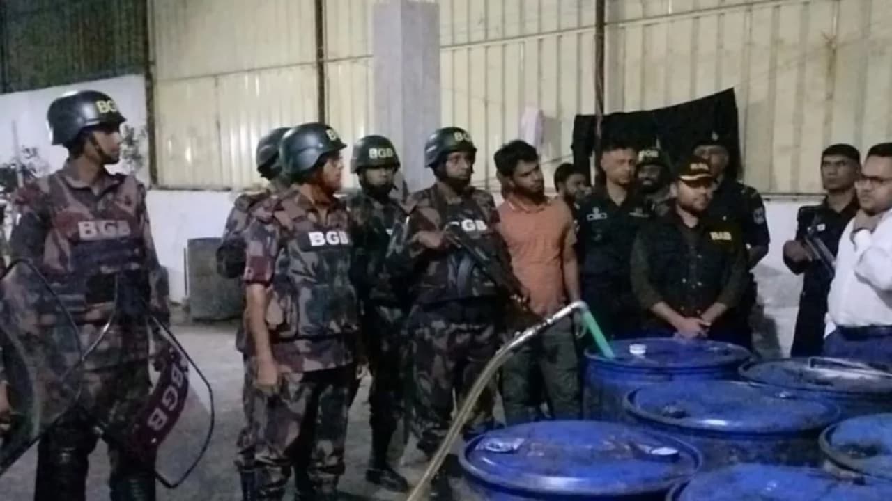 অবৈধ মজুত ও পাচার ঠেকাতে তৎপর বিজিবি, তিন মাসে জব্দ ৫ হাজার লিটার ভোজ্যতেল