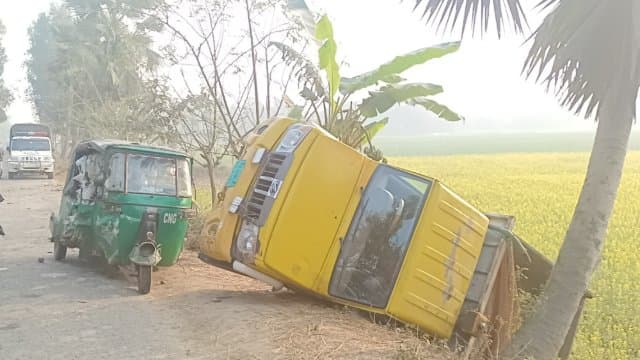 আক্কেলপুরে মিনি পিকআপ–সিএনজি মুখোমুখি সংঘর্ষ, কাঁচামাল ক্রেতা নিহত