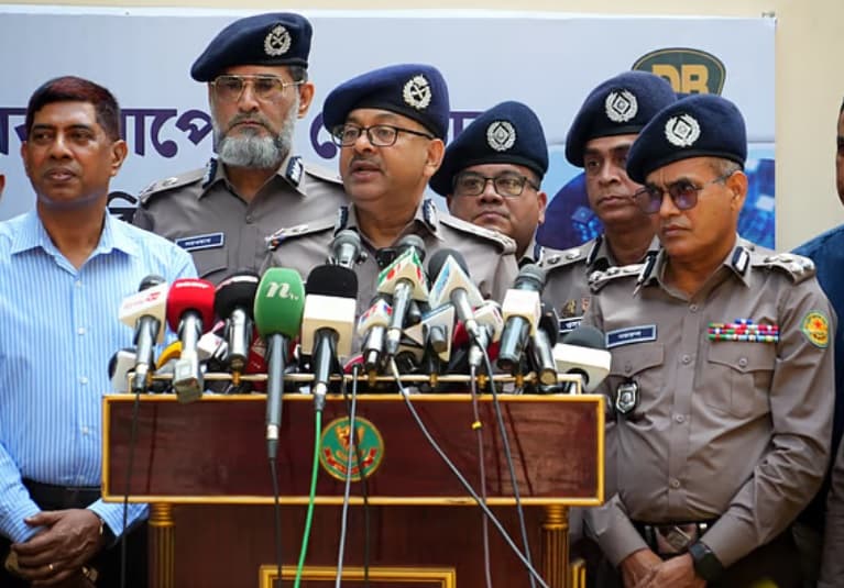 আমরা সংঘাতে জড়াতে চাই না, সেবা দিতে চাই: ডিএমপি কমিশনার