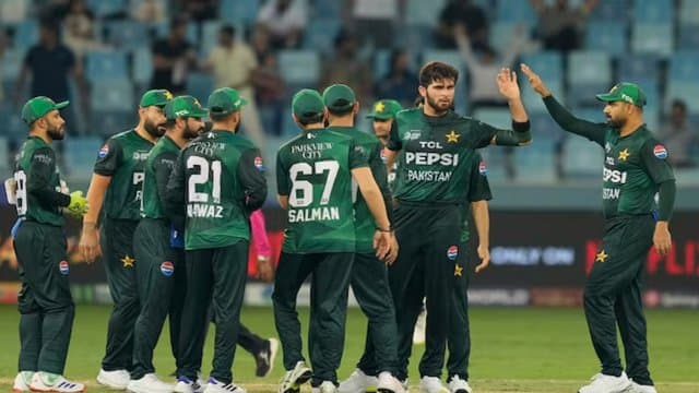 বিশ্বকাপ বয়কটের গুঞ্জনে ইতি? বিমানের টিকিট কেটে ফেলল পাকিস্তান