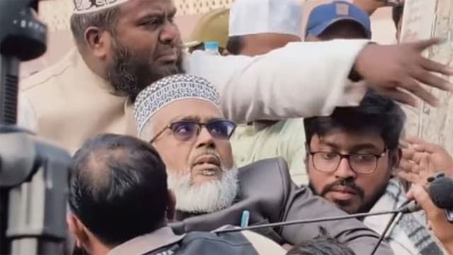 বক্তব্যের সময় মৃত্যুর কোলে ঢলে পড়লেন জেলা জামায়াত আমির