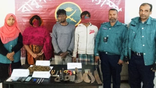 বরিশালে সেনাবাহিনীর মাদকবিরোধী বিশেষ অভিযান, গাঁজা ও অস্ত্রসহ আটক ৩