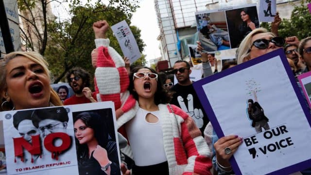 গ্রেপ্তার এড়াতে গোপনে চিকিৎসা নিচ্ছেন ইরানের সরকারবিরোধী বিক্ষোভকারীরা