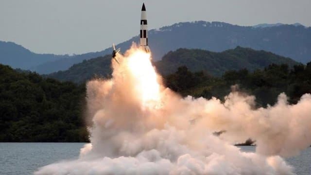 জাপান সাগরের দিকে দুটি ব্যালিস্টিক ক্ষেপণাস্ত্র নিক্ষেপ উত্তর কোরিয়ার