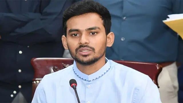 জাতীয়তাবাদের নামে ঋণ খেলাপি ও বিদেশিদের লাল কার্ড দেখানো হবে : আসিফ মাহমুদ