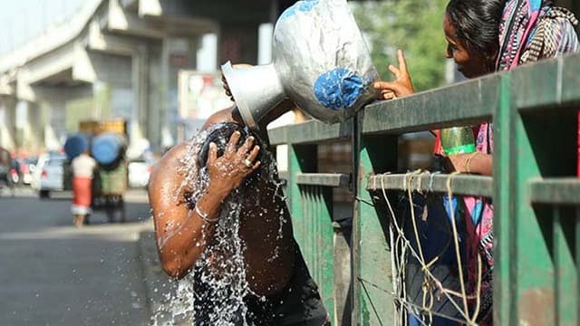 মাথা ঘুরানো গরমের দিকে বিশ্ব, সামনে আরও ভয়ংকর বাস্তবতা