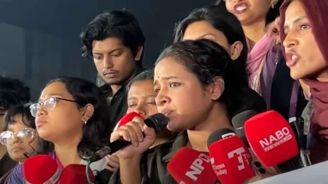 নারীকে নিয়ে অশালীন মন্তব্যের প্রতিবাদ, জামায়াত নেতার বিরুদ্ধে শিক্ষার্থীদের তীব্র ক্ষোভ