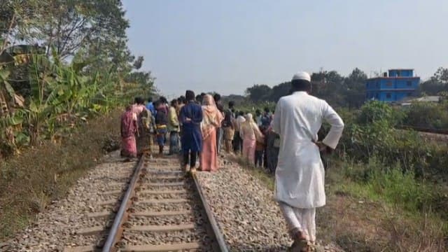 অতিষ্ঠ হয়ে দুই সন্তানসহ ট্রেনের নিচে ঝাঁপ, মায়ের মৃত্যু