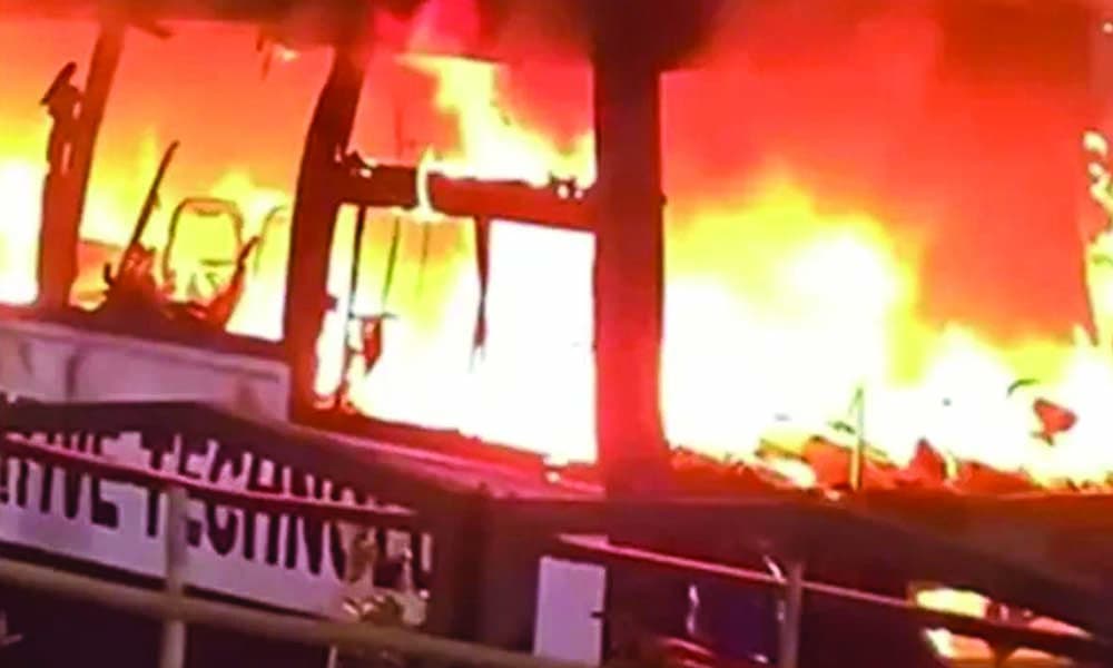 রাজধানীতে বিভিন্ন স্থানে ককটেল বিস্ফোরণ, বাসে আগুন