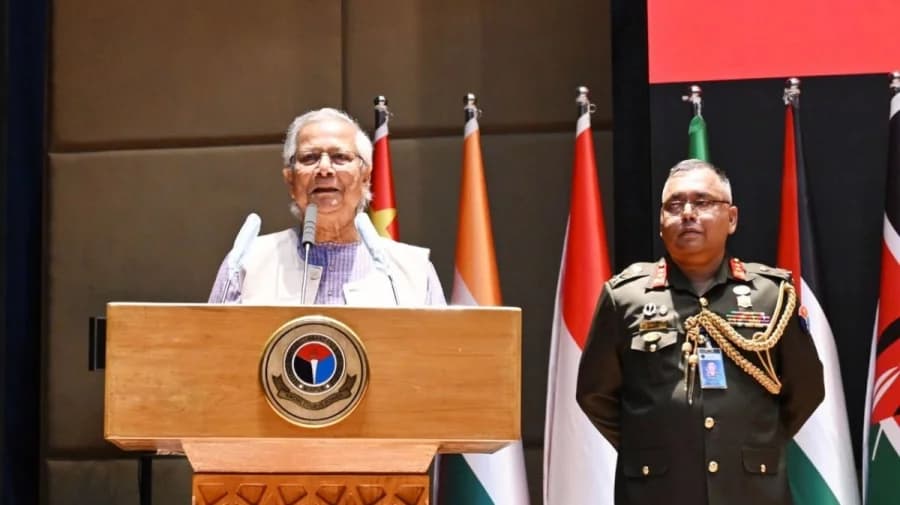 শান্তিপূর্ণ ও উৎসবমুখর নির্বাচন নিশ্চিতে সেনাবাহিনীর সহায়তা প্রয়োজন: প্রধান উপদেষ্টা ।