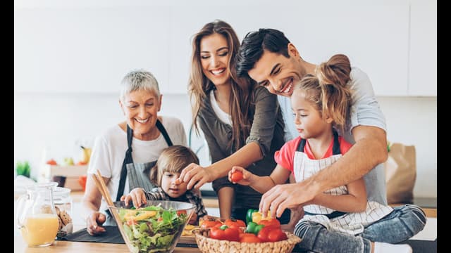 শৈশব থেকে বার্ধক্য—বয়স অনুযায়ী পুষ্টিকর খাবার কেন জরুরি