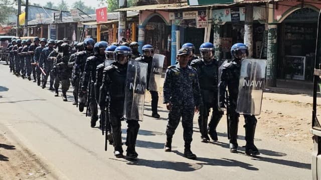 টেকনাফে নির্বাচনকেন্দ্রিক নৌবাহিনীর বিশেষ টহল জোরদার