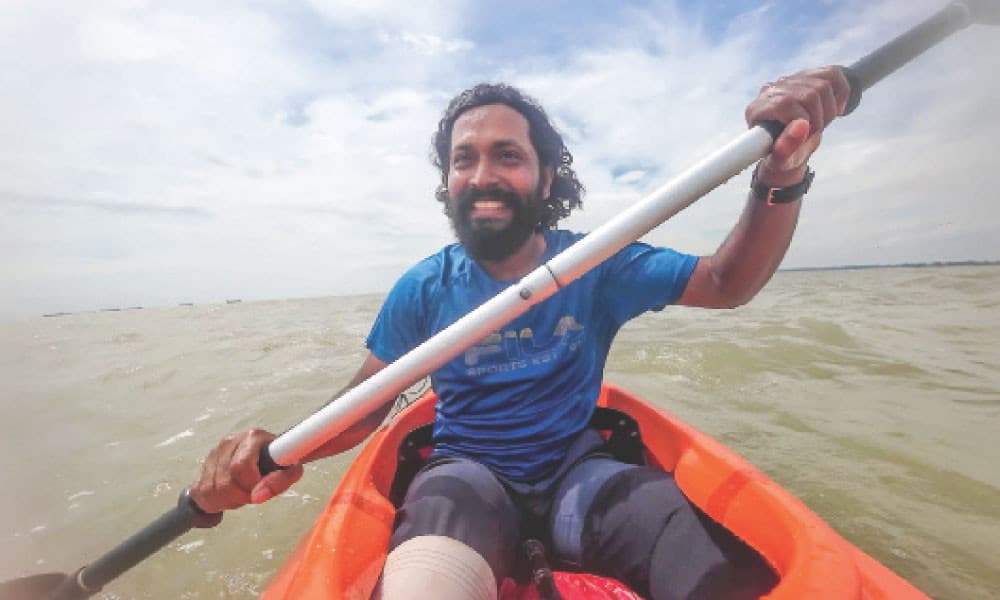 তিস্তা থেকে বঙ্গোপসাগর কায়াক অভিযাত্রায় ইন্তিয়াজ মাহমুদ