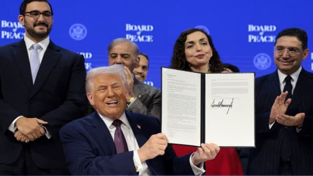 ট্রাম্পের ‘বোর্ড অব পিস’ নিয়ে নতুন করে হাস্যরস, অর্ধেক সদস্যরই যুক্তরাষ্ট্রে প্রবেশে নিষিদ্ধ