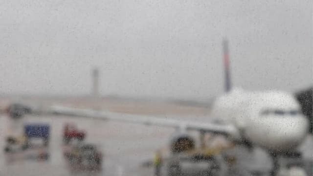 যুক্তরাষ্ট্রে ভয়াবহ তুষারঝড়, বাতিল হাজার হাজার ফ্লাইট